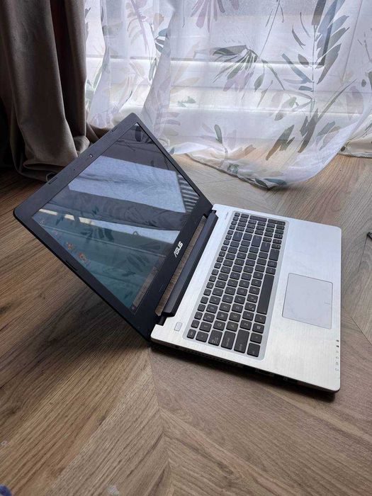 Laptop Asus perfect funcțional