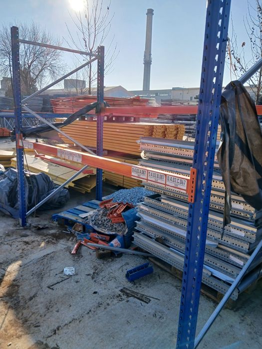 Avem rafturi metalice de vânzare