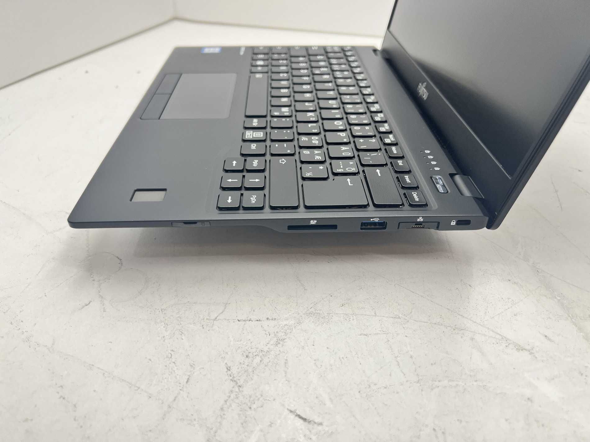 Fujitsu LIFEBOOK U939 13.3" touch i5-8265U 16GB /-> Добро състояние