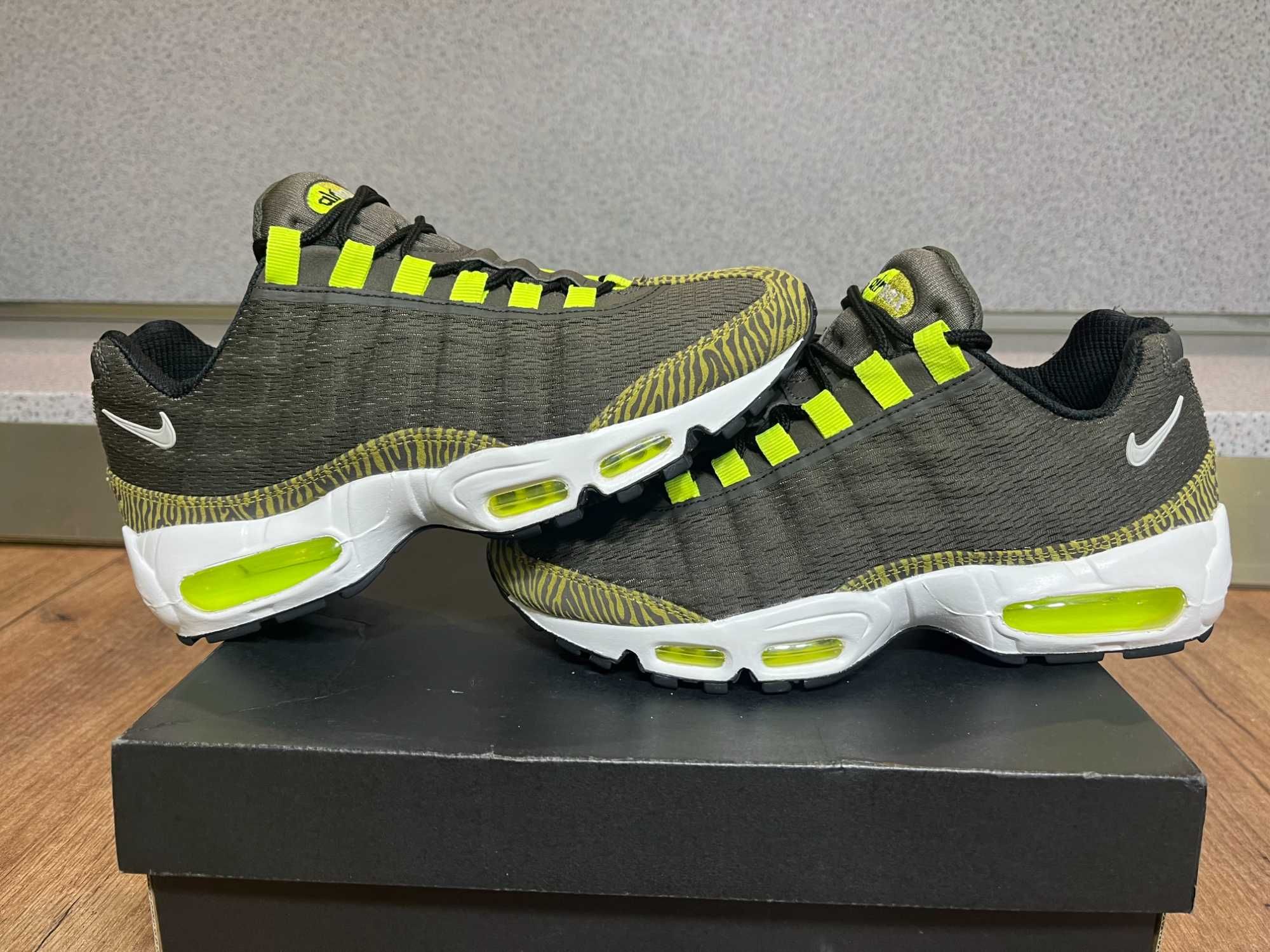 ОРИГИНАЛНИ *** Air Max 95 Premium Tape 'Newsprint' Dusty Grey