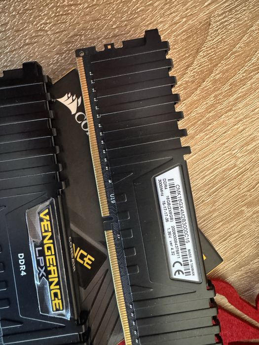 DDR4 3200 Corsair vengeance lpx 2x8 gb рам памет за настолен компютър