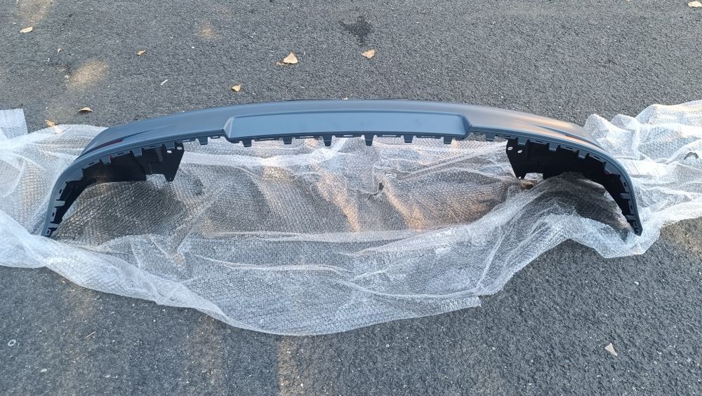 НОВА Тунинг добавка (Дифузьор) за задна броня – R32 стил за VW Golf V