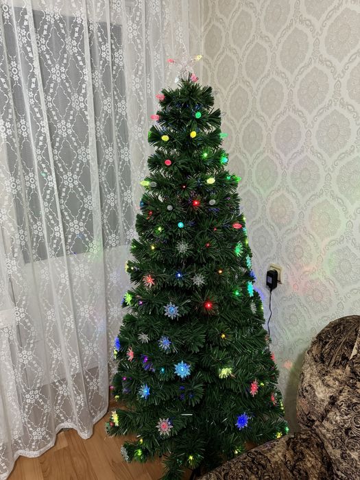 Елка новогодняя высота 170см.