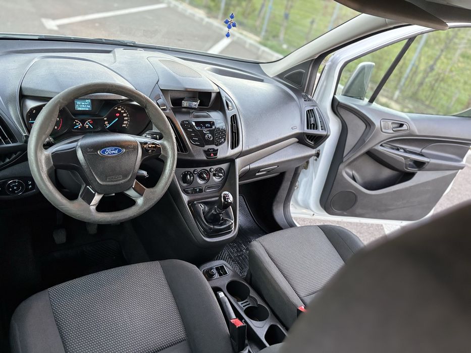 Vand/Schimb Ford Transit Connect 1.6 Tdci fab 2015 model Maxi 5500€