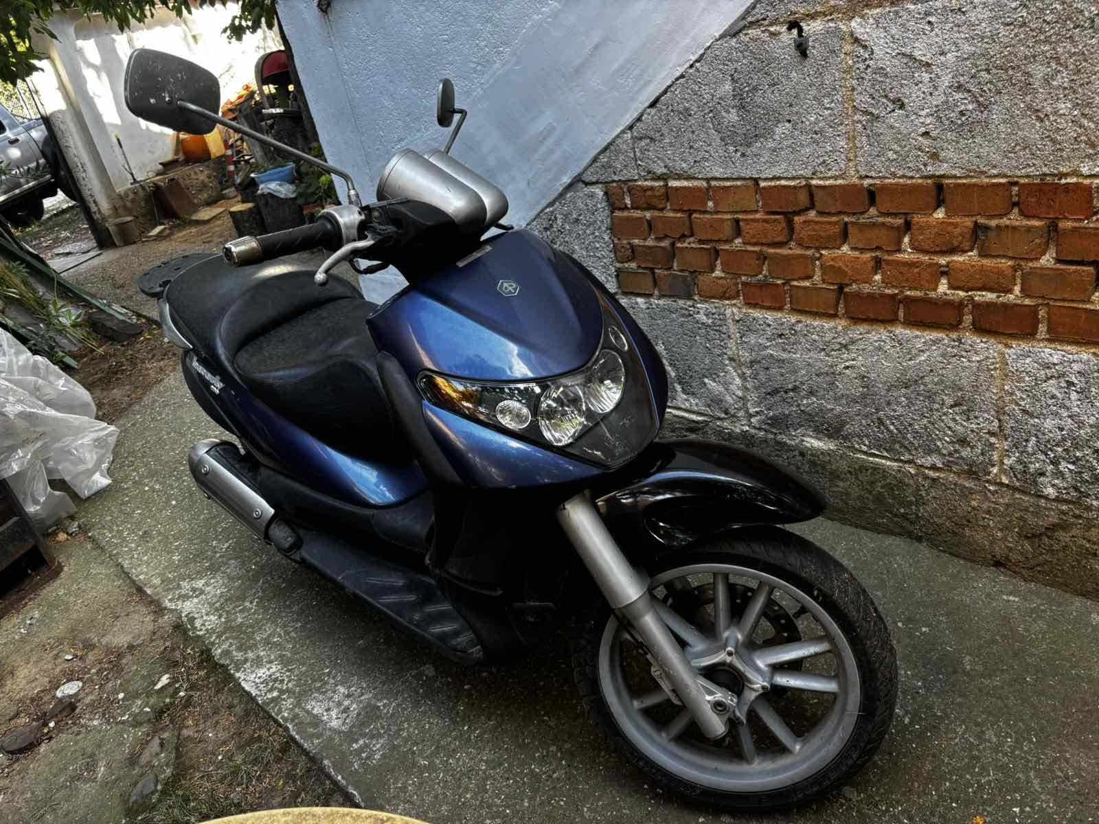 Piaggio beverly 200 кубика