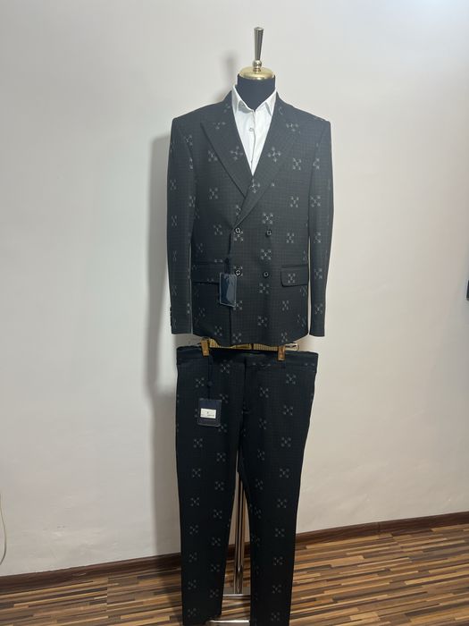 Costum Louis Vitton cu 4 nasturi regular