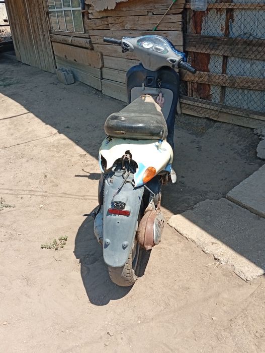 Scuter pe benzină în patru timpi