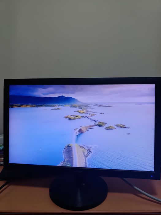 Asus VS228DE – 21.5″ Full HD монитор + HDMI→VGA преходник