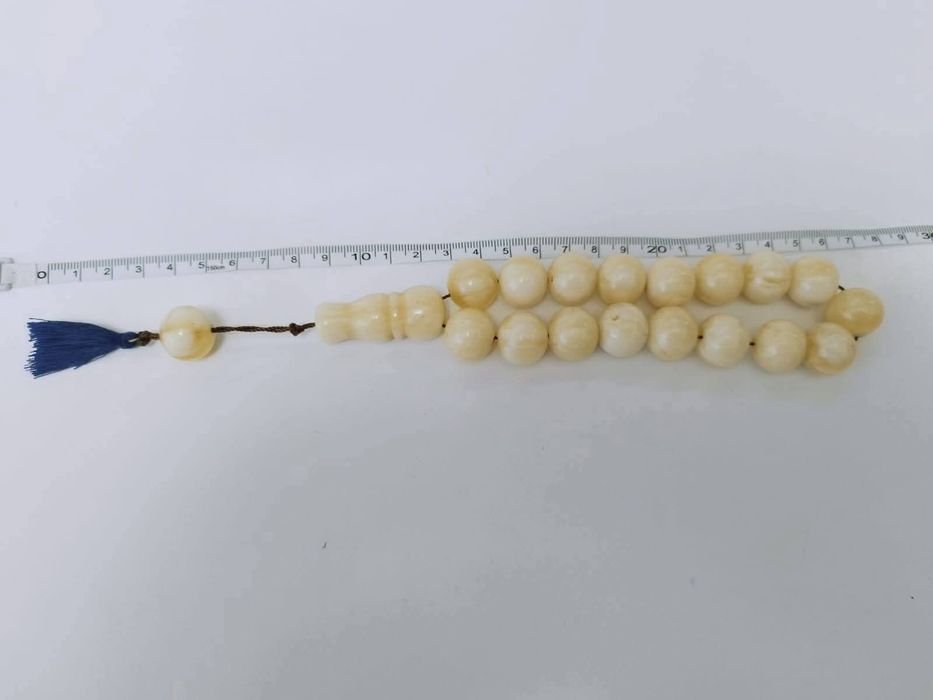 Vechi rozariu din chihlimbar baltic alb (butter amber) natural, rar