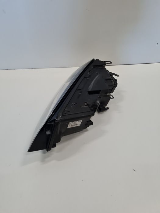Far dreapta Volkswagen Touareg 7P / cod - 7P1941006 / an - 2010- 2014