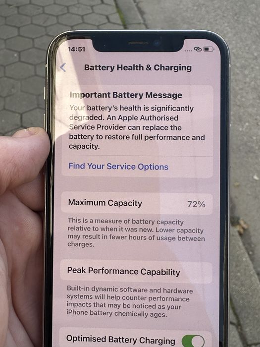 Продавам iphone 11 pro 64GB