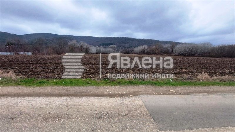 Переспективен парцел близо до гр.Обзор