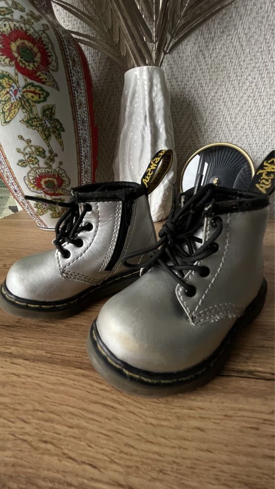 Детски кожени обувки Dr.Martens номер 19