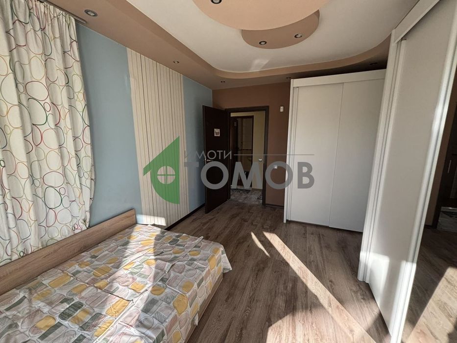 Просторен тристаен апартамент в кв. Билла 1