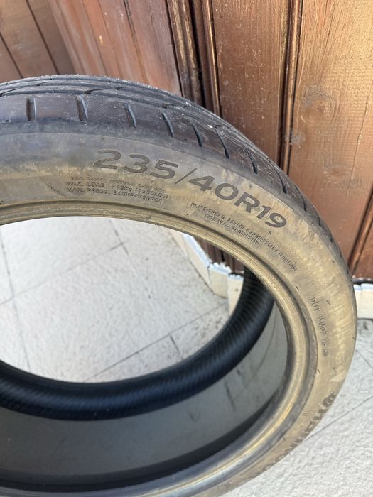 Vând 4 anvelope vară 235/40/19 in stare foarte bună