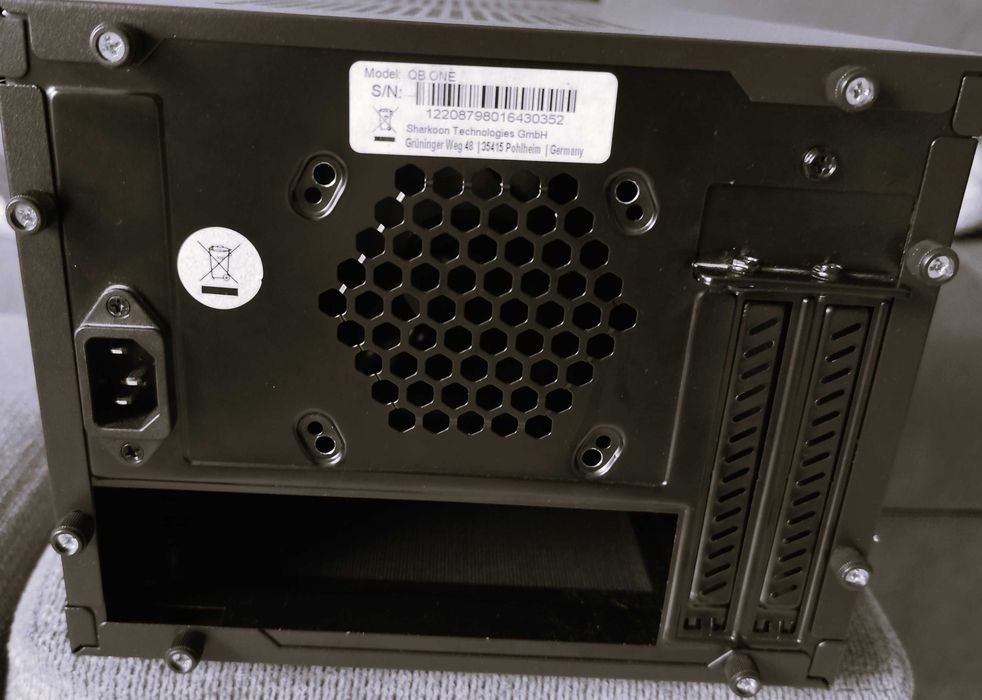 Carcasa pc Sharkoon/Bonus aspirator