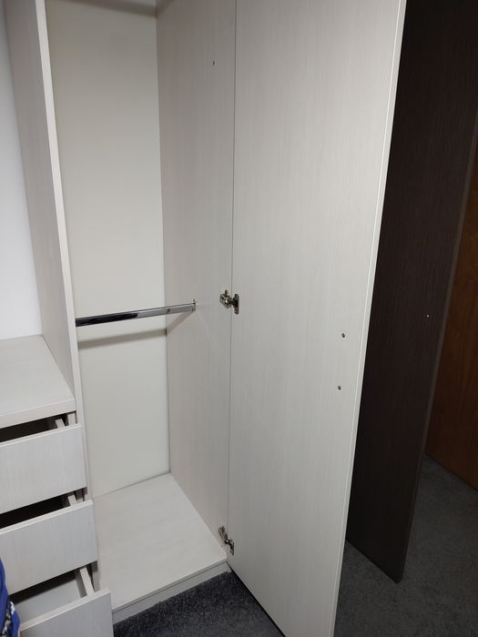 Dulap dormitor maro cu alb!