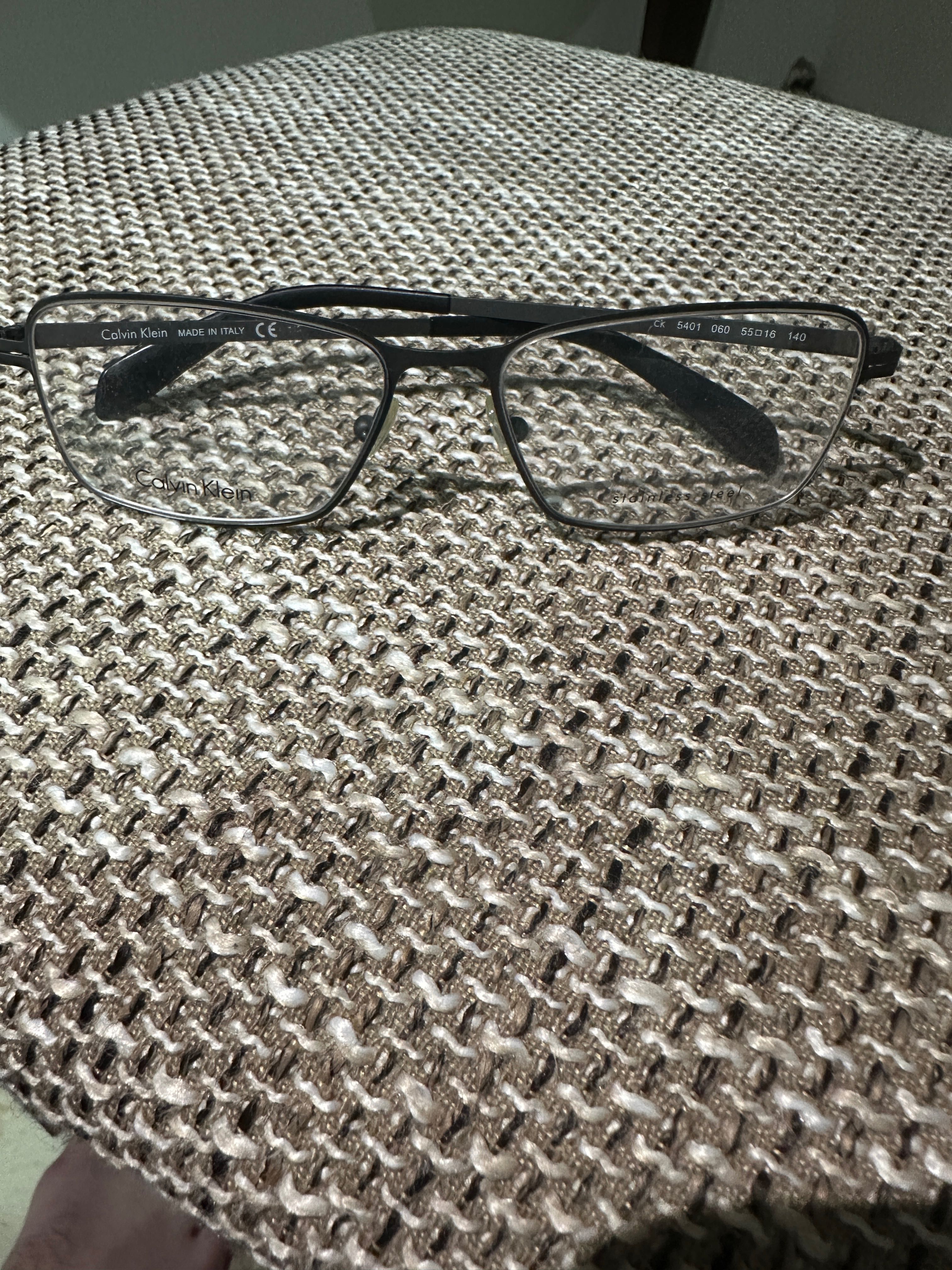 Rame ochelari originali noi sau putin uzati