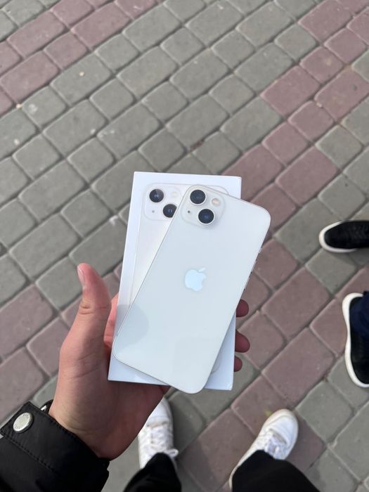 Продам Айфон 13..