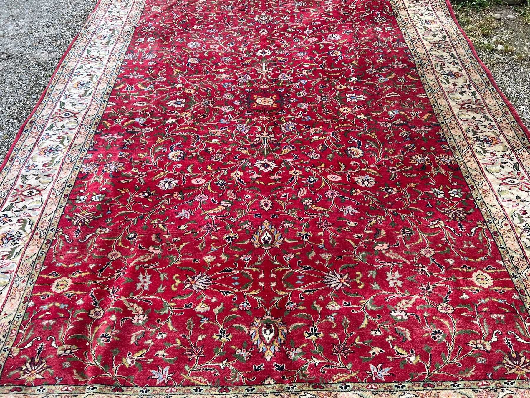 Голям персийски килим