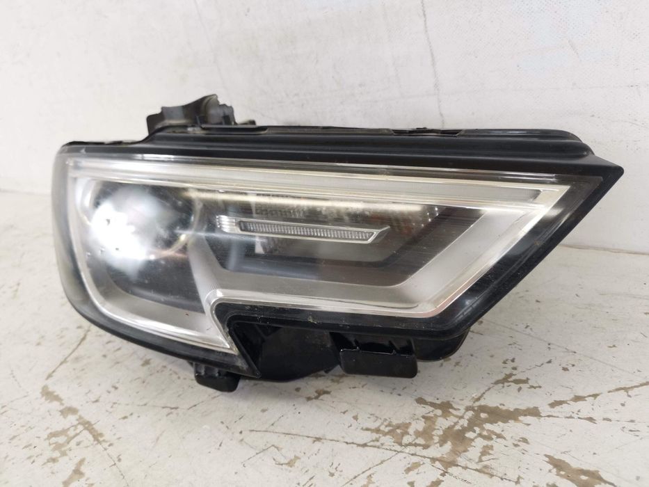 Десен Фар Ауди А3 8V [фейслифт] [ - ] Оригинален Авариран Audi A3 8V [