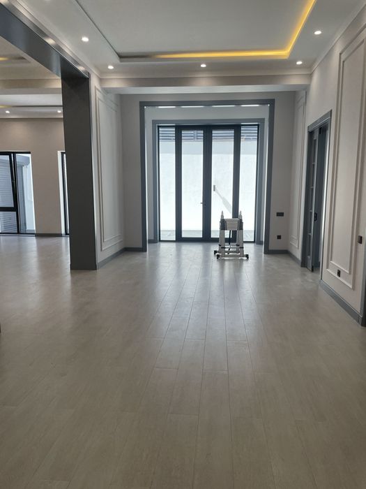 Продается в Юнусабадском р-не (за Хокимиатом) 3-уров.евродом на 3 сот.