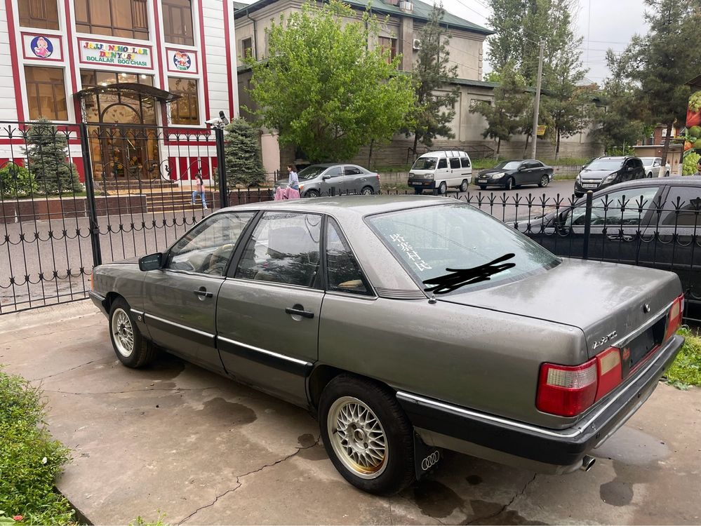 Audi 100  продается