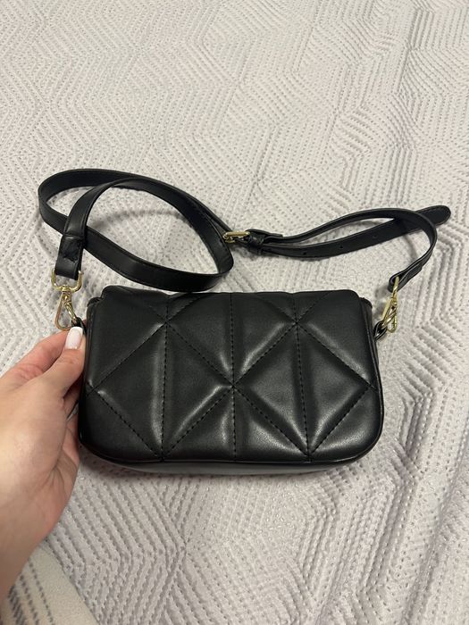 Черна чантичка