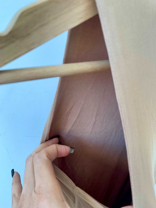 Официална дълга рокля без ръкави в карамелен цвят