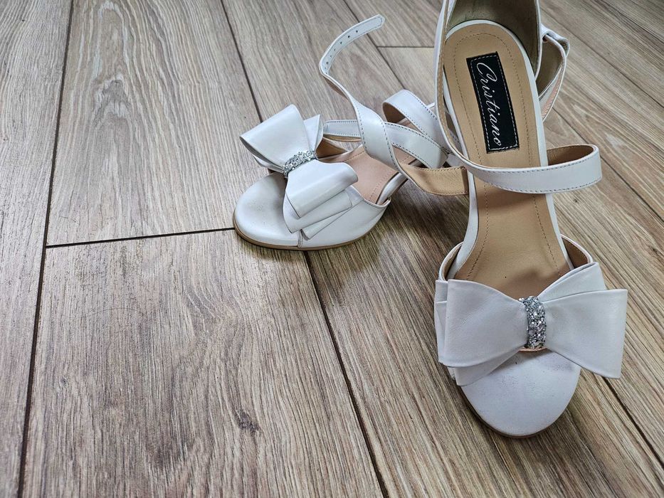 Sandale mireasa din piele purtate cateva ore