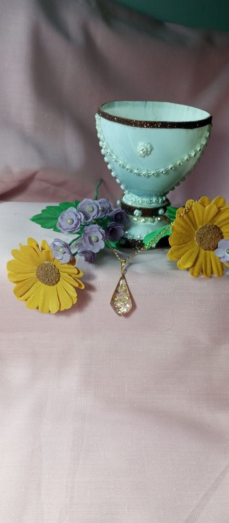 Сережки из ювелирной смолы. Ручная работа