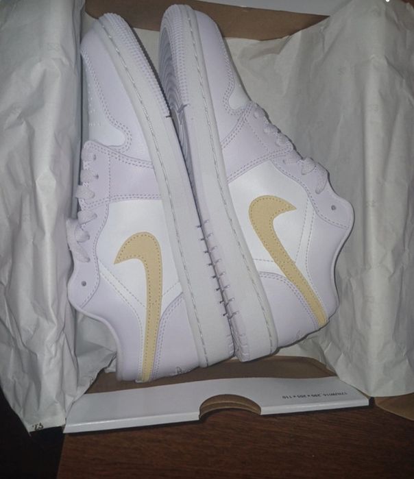 Jordan 1 low barely grape