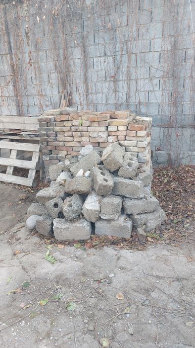 Отдам бесплатно кирпичи и шлакаблокы
