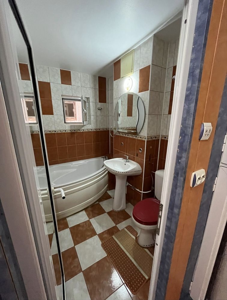 Vand apartament 3 camere zona IC .Frimu!