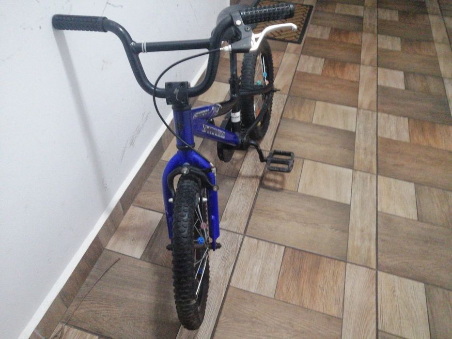 Vând bicicleta Specialized roti 16' stare buna+roti ajutatoare