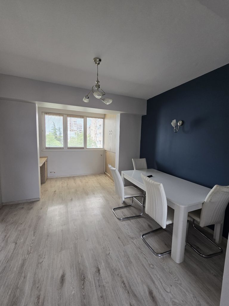 Продава се Четиристаен апартамент в Хасково, Любен Каравелов - 96 кв.м за 1094 €/кв.м - Снимка #11