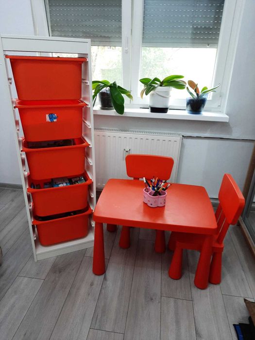 Masa ikea cu 2 scaune si ansamblu depozitare jucarii + cutii