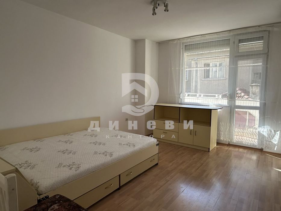 Продава двустаен апартамент в кв. Ремиза