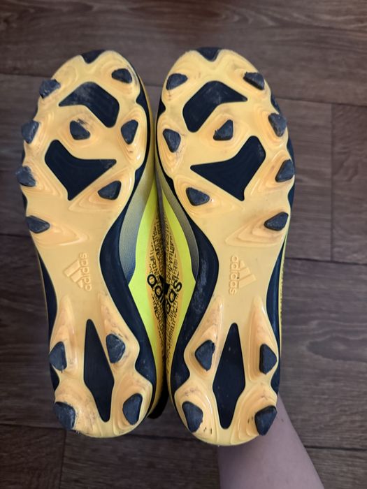 Бутонки                         Adidas