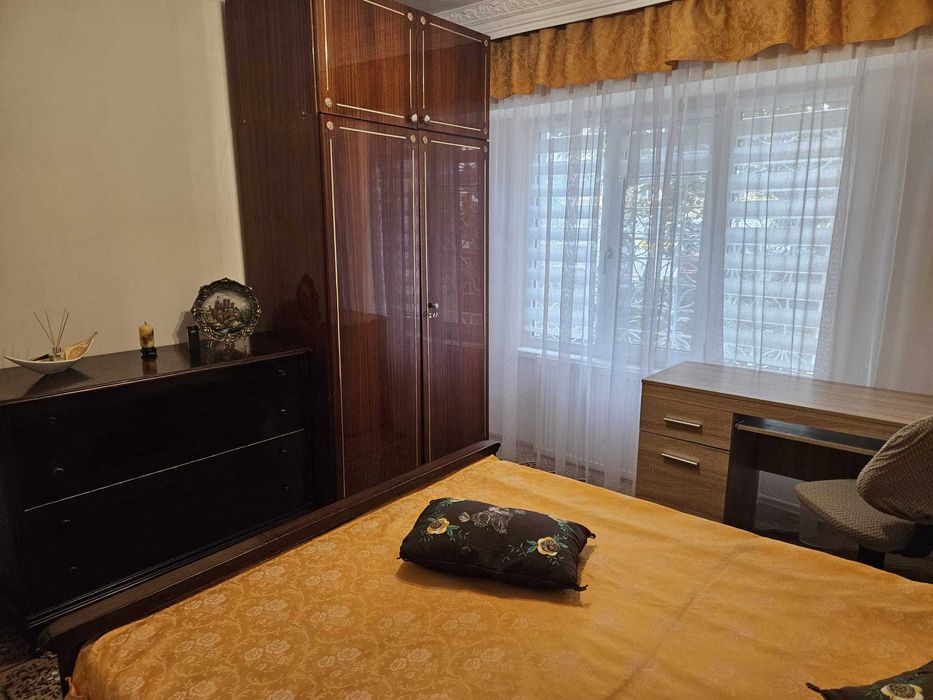 Inchiriez apartament 2 camere decomandate - centru