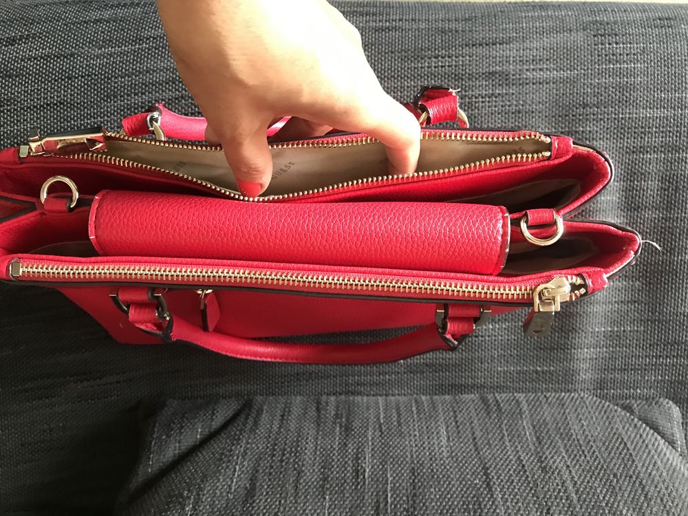 Guess  Оригинална червена дамска чанта