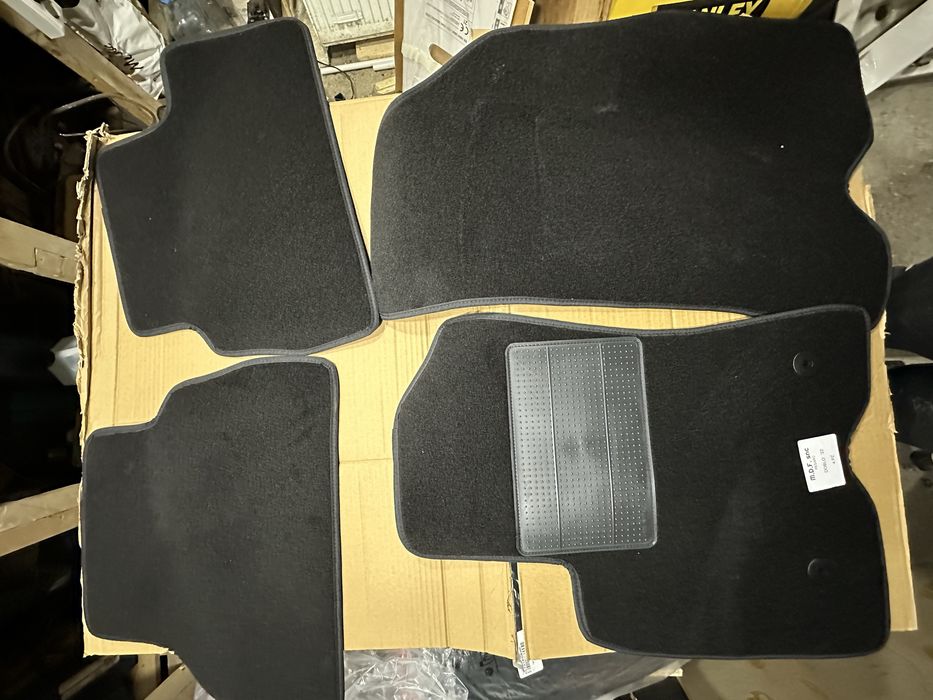 Covorase velur  calutate noi FIAT DOBLO