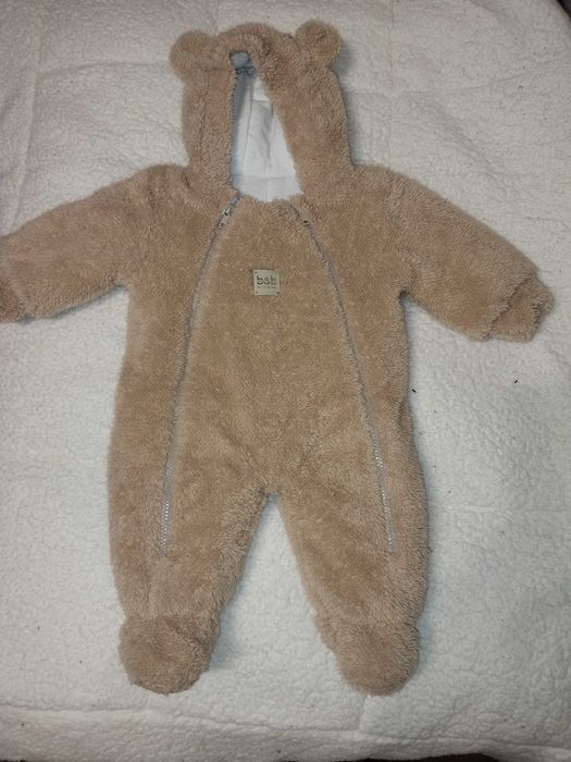 Продавам есенния космонавт