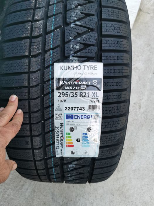 Vand anvelope de iarna 295/35x21 marca Kumho