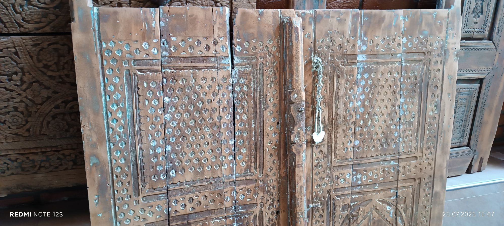 Qadimiy yogoch eshik, Старинная деревянная калитка двери