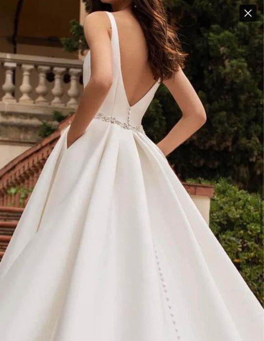 Vand rochie de mireasa Pronovias, matase Mikado, model Malena
