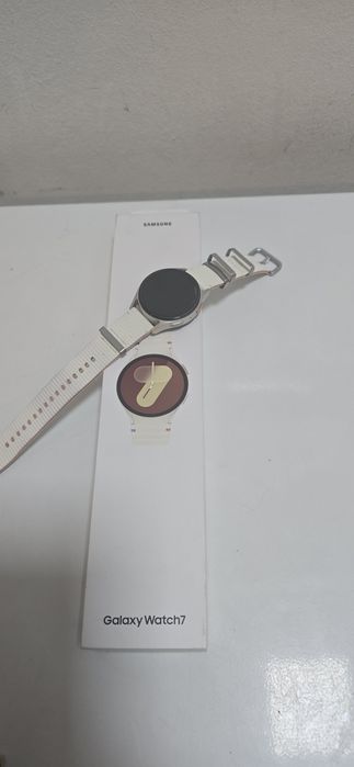 Samsung Galaxy Watch7,  40mm, LTE, Beige. Garanție până în 2027.