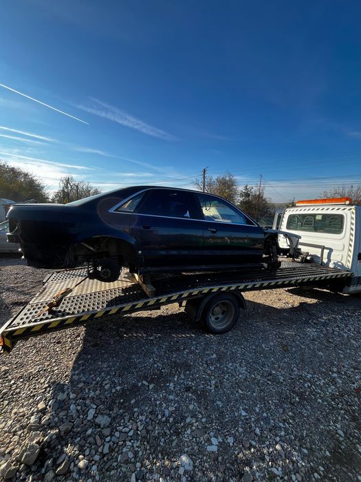 Audi A8 D2 на части