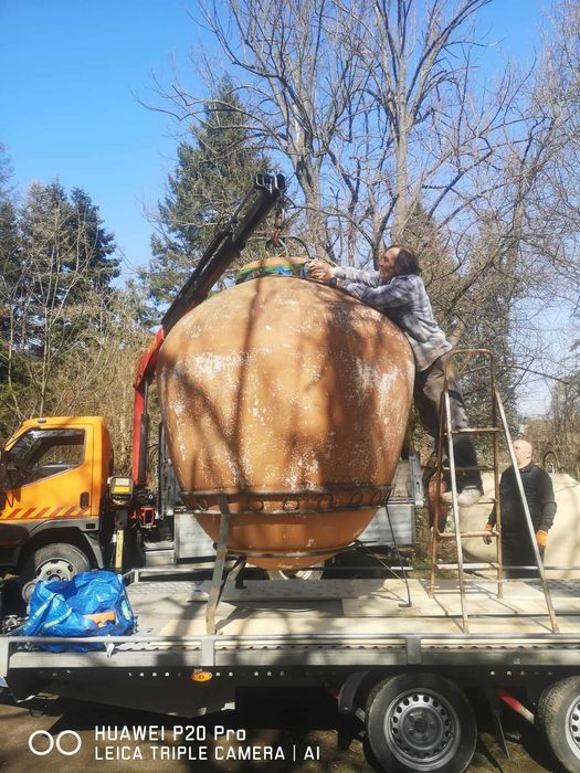 Делви кашпи за градина