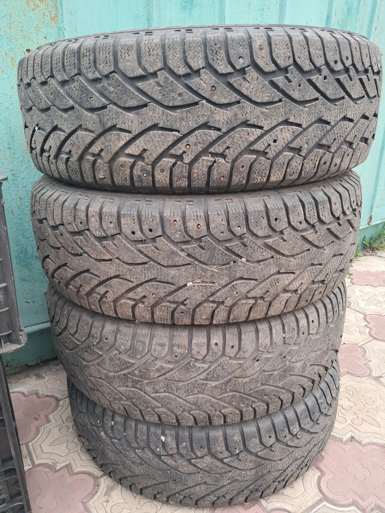 Продаю зимние шины б/у